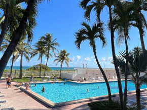Beautiful Studio in a Seafront Condo